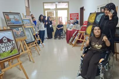 Beypazarı ve Çubuk'ta Halk Eğitim Merkezi kursiyerleri yıl sonu sergisi açtı