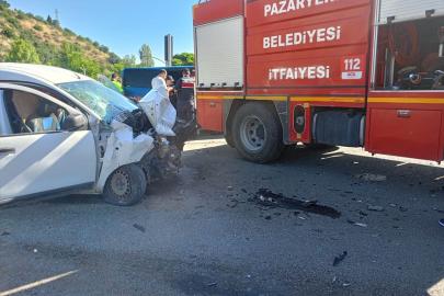Bilecik'te hafif ticari araç ile otobüs çarpıştı, 4 kişi yaralandı