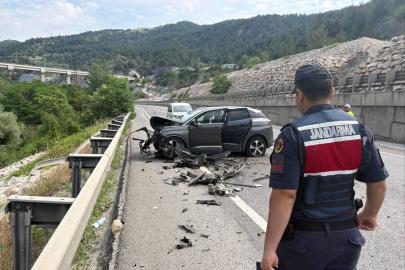 Bilecik'te otomobilin tıra çarptığı kazada 2 kişi yaralandı
