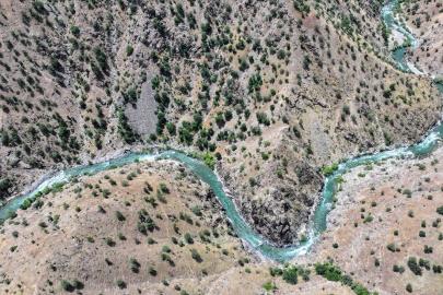 Bingöl'de çayda akıntıya kapılan kişi aranıyor