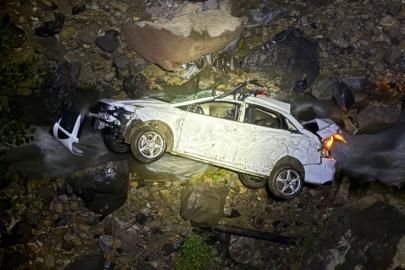 Bingöl'de dere yatağına devrilen otomobildeki 1 kişi öldü, 1 kişi yaralandı