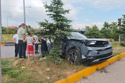 Bitlis'te ambulans ile SUV tipi aracın çarpıştığı kazada 10 kişi yaralandı