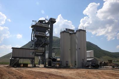 Bitlis'te kurulan plentle köy yolları sıcak asfalta kavuşacak
