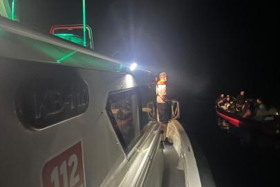 Bodrum açıklarında arızalanan lastik bottaki 32 düzensiz göçmen kurtarıldı