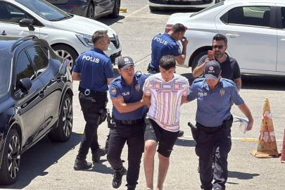 Bodrum'da Polisin "dur" ihtarına uymayan sürücü, 1'i polis 3 kişinin yaralanmasına neden oldu