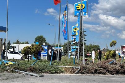 Bolu'da kontrolden çıkan hafif ticari aracın akaryakıt istasyonunda çarptığı kişi öldü