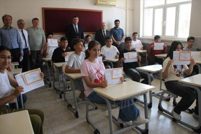 Bozyazı ve Gülnar ilçelerinde öğrenciler karnelerini aldı