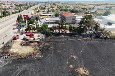 Buğday tarlasında çıkan yangın, akaryakıt istasyonuna sıçramadan söndürüldü