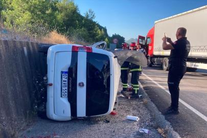 Burdur'da tırla çarpışan hafif ticari araçtaki sürücü öldü, 1 kişi yaralandı