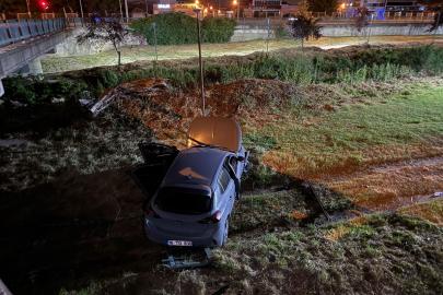 Bursa'da dere yatağına düşen otomobilin sürücüsü yaralandı