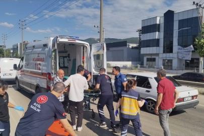 Bursa'da hafif ticari araç ile otomobilin çarpıştığı kazada 2 kişi yaralandı