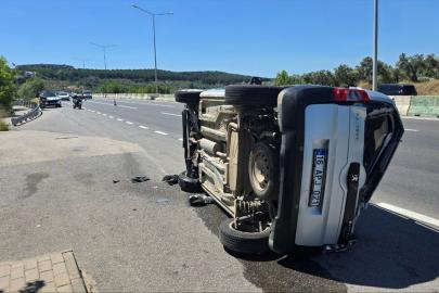 Bursa'da kontrolden çıkarak bariyerlere çarpan otomobilin takla atması sonucu 1 kişi yaralandı