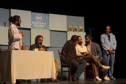 Bursa'da "Bu Benim Meselem Değil, Parola Boykot" oyunu sahnelendi