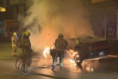 Bursa'da seyir halindeki otomobil yandı