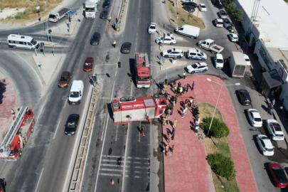 Büyükçekmece'de itfaiye aracı devrildi; yol trafiğe kapatıldı-1 / Havadan görüntüler