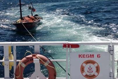 Çanakkale Boğazı'nda sürüklenen tekne kurtarıldı