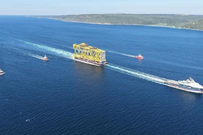 Çanakkale Boğazı'ndan 350 Metrelik Sondaj Platformu Geçiş Yaptı