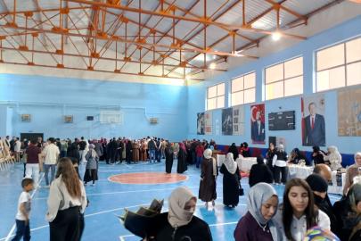 Çat'ta kursiyerlerin yıl sonu eserleri sergilendi