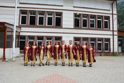 Çaykara'da Öğrenci Resim Sergisi Açıldı