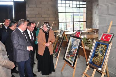 Cezaevindeki hükümlülerin 3 aylık eserleri sergilendi