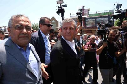 CHP Grup Başkanı Özel, Selahattin Demirtaş'ın selamını Diyarbakırlılara iletti