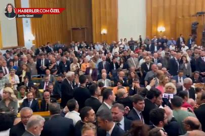 CHP grup salonunda hıncahınç kalabalık! Vekiller sloganlar atıyor