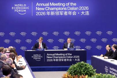 Çin Başbakanı Li, Yaz Davos Forumu'nda Uluslararası İş Dünyası Temsilcileriyle Bir Araya Geldi