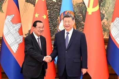 Çin Cumhurbaşkanı Xi, Kamboçya Senato Başkanı Hun Sen ile Görüştü
