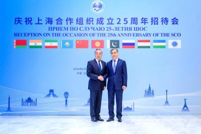 Çin Dışişleri Bakanı, Shanghai İşbirliği Örgütü'nün 25. Kuruluş Yıldönümü Resepsiyonuna Katıldı