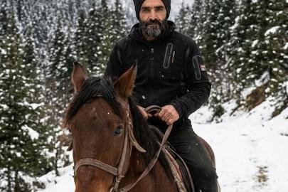 Çoruh Nehri'ne düşen otomobilde kaybolan baba-oğul aranıyor
