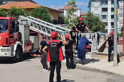 Çorum'da bir apartmanda çıkan yangında 7 kişi dumandan etkilendi