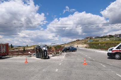 Çorum'da otomobille hafif ticari araç çarpıştı: 2'si ağır, 5 yaralı