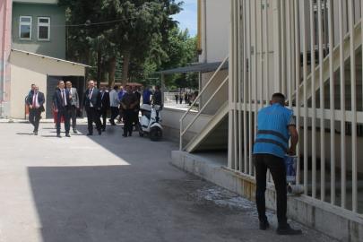 Çorum'da yükümlüler okul binalarının yenilenmesine katkı sunuyor