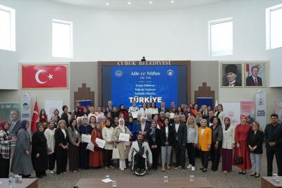 Çubuk'ta Modüler Aile Eğitimi Programı'nı tamamlayan kursiyerlere belge