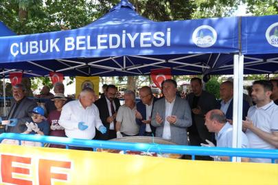 Çubuk'ta muharrem ayı dolayısıyla vatandaşlara aşure ikram edildi