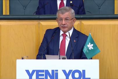 Davutoğlu: Türkiye'de ahlakını ve aklını kaybeden siyaset ortamı var
