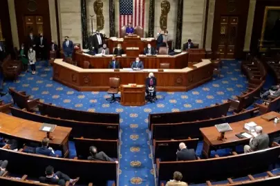 Demokratlar Trump'ın Kongre'ye sunduğu İran bildirimine isyan etti: Hukuki dayanaktan yoksun