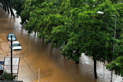Denizli ve Manisa'da sağanak hayatı olumsuz etkiledi