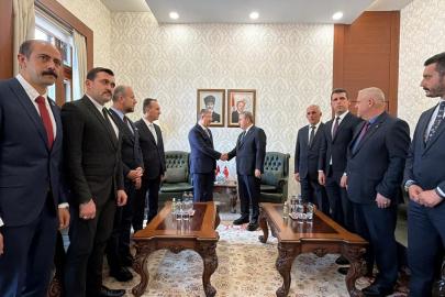 Destici: ABD-İran görüşmeleri pamuk ipliğine bağlı