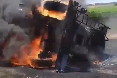 Devrilen tanker alev aldı