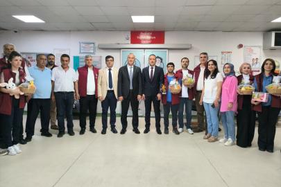 Diyarbakır'da hastalara meyve ikram edildi