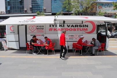 Düzenli kan ve kök hücre bağışlarıyla birçok hastaya umut oldular