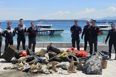 Eceabat'ta deniz dibi ve sahil temizliği yapıldı