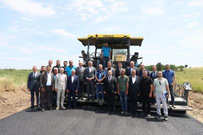 Edirne Valisi Sezer köy yolundaki asfaltlama çalışmasını inceledi