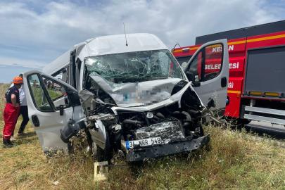 Edirne'de personel servisi, tankere çarptı: 16 yaralı