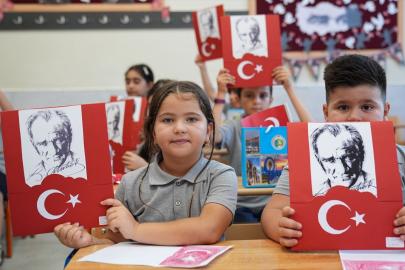 Ege Bölgesi'nde 5 ilde öğrenciler karne heyecanı yaşadı