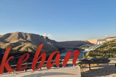Elazığ'da Keban Barajı'nda su tahliyesinin ardından kapaklar kapatıldı