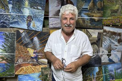 Emekli inşaat ustası 71 yaşındaki ressam altıncı sergisini açtı