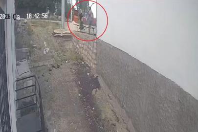 Engelli kızı için rampa isteyen kadına komşunun kürekli saldırısı kamerada; şüpheli tutuklandı