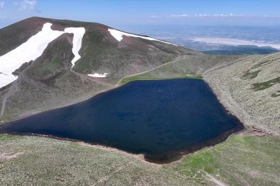 Erciyes Dağı'nın eteklerindeki Sarıgöl kar sularıyla doldu